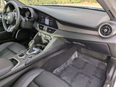 Certified 2022 Alfa Romeo Giulia Ti image 28