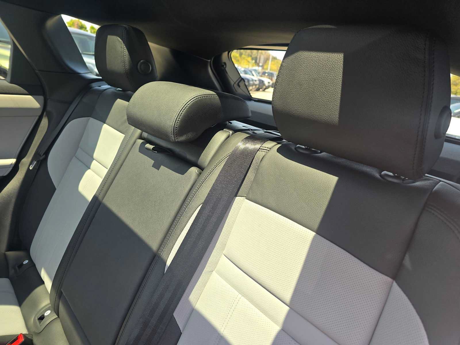 New 2026 Land Rover Range Rover Evoque Dynamic SE AWD/4WD image 18