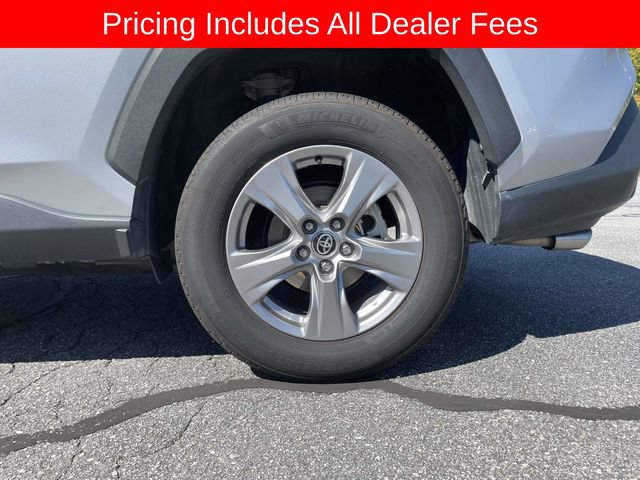 Used 2025 Toyota RAV4 XLE AWD/4WD image 9