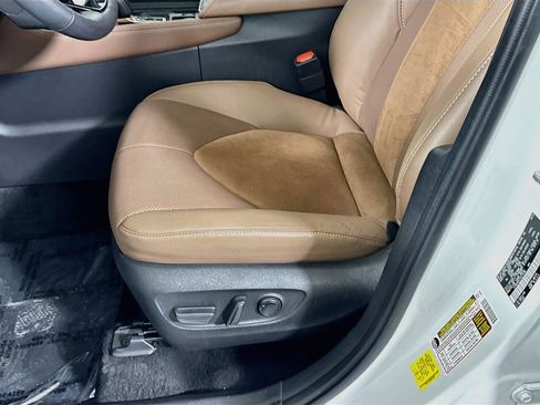 Certified 2025 Toyota Grand Highlander AWD Hybrid image 25