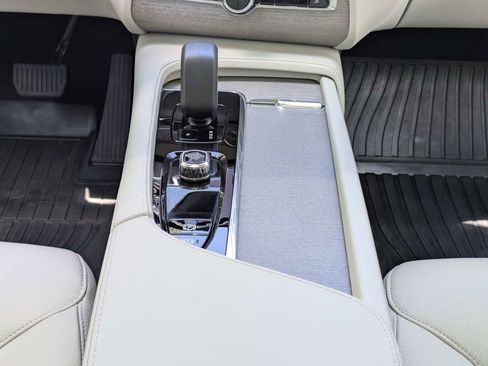 Certified 2024 Volvo XC90 T8 Plus AWD/4WD image 25