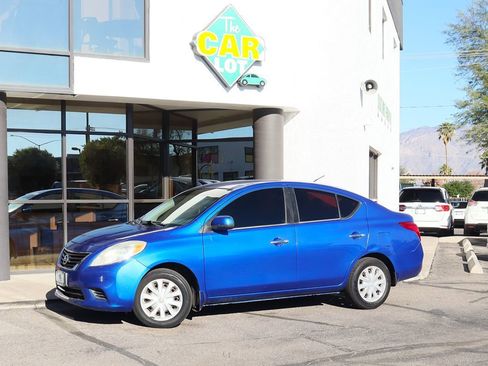 Used 2012 Nissan Versa SV image 4
