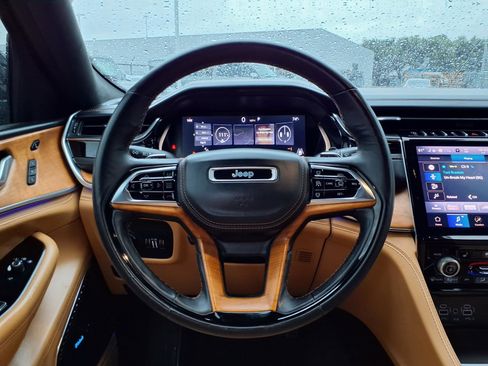 Used 2022 Jeep Grand Cherokee L Summit AWD/4WD image 15