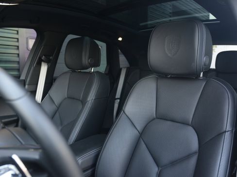 Certified 2026 Porsche Macan Turbo AWD/4WD image 5