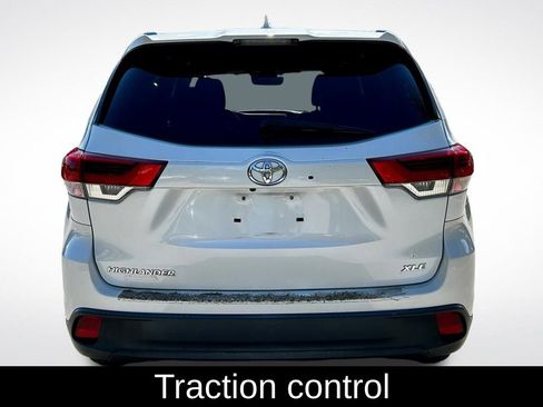 Used 2017 Toyota Highlander XLE image 6