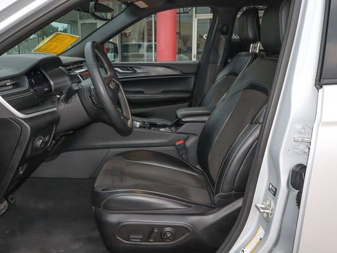 Used 2023 Jeep Grand Cherokee Altitude image 7