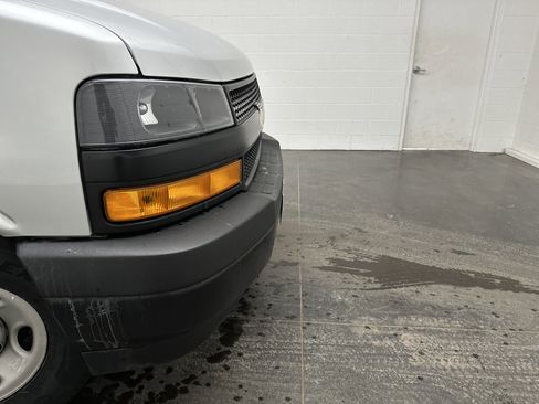 Used 2020 Chevrolet Express 2500 image 2