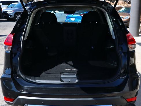 Used 2020 Nissan Rogue SV FWD image 23
