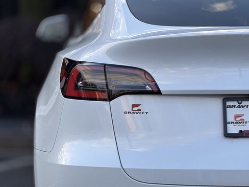 Used 2021 Tesla Model Y Long Range image 15