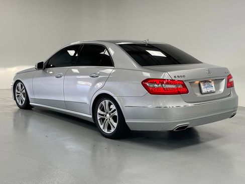 Used 2010 Mercedes-Benz E 550 4MATIC Sedan w/ Premium 2 Pkg image 3