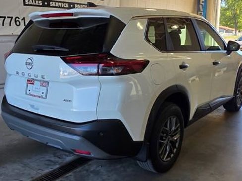 Used 2023 Nissan Rogue S image 7
