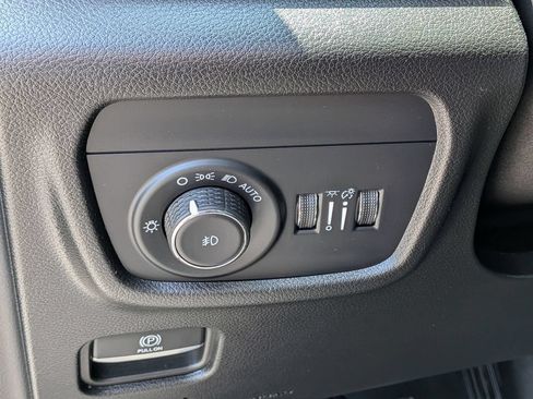 Used 2023 Jeep Grand Cherokee L Limited w/ Luxury Tech Group II AWD/4WD image 16