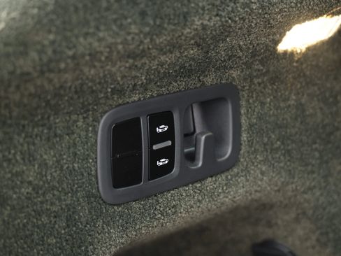 Used 2022 Bentley Bentayga AWD/4WD image 79