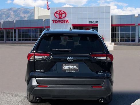 Used 2025 Toyota RAV4 LE AWD/4WD image 4