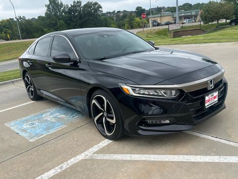 Used 2019 Honda Accord Sport image 4