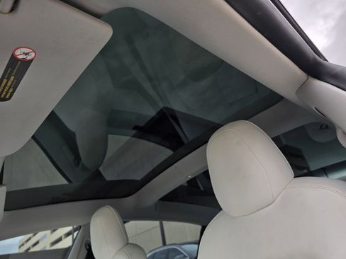 Used 2020 Tesla Model 3 Standard Range Plus image 18