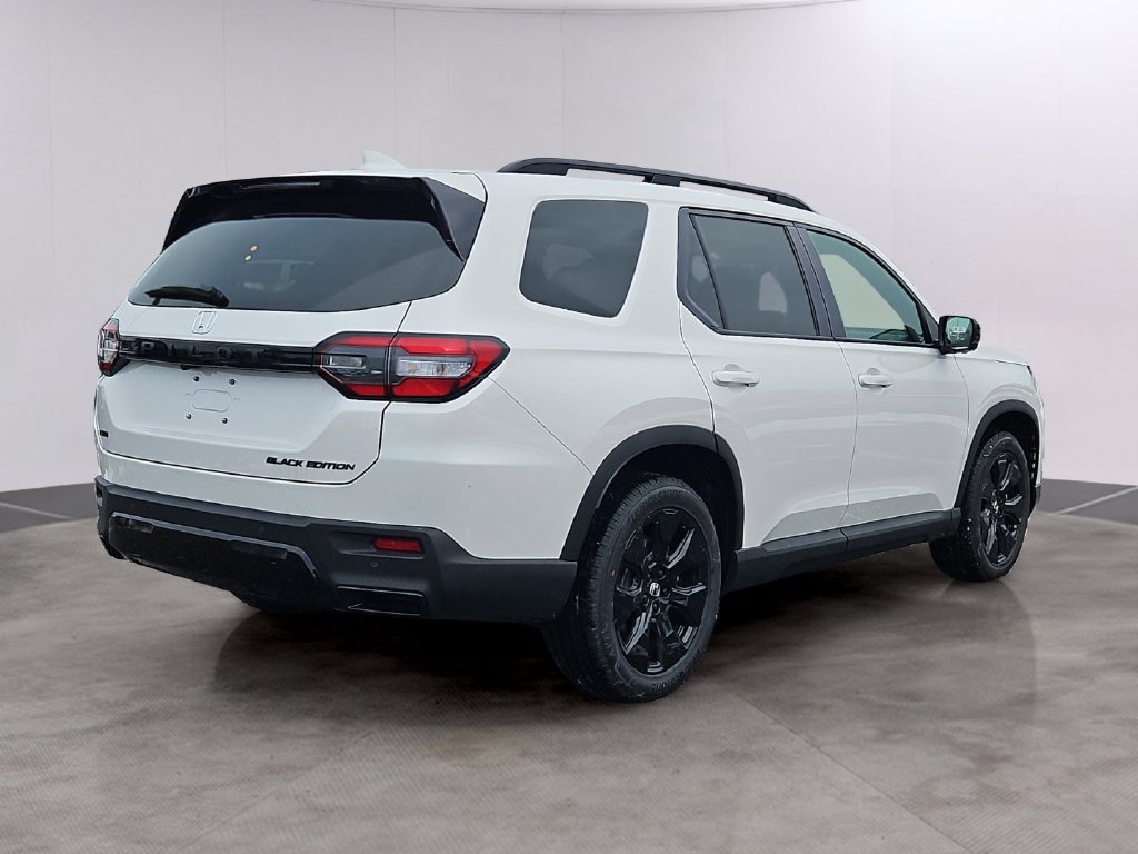 New 2026 Honda Pilot Black Edition image 3