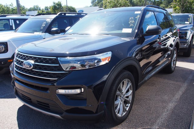 Certified 2023 Ford Explorer XLT w/ Equipment Group 202A AWD/4WD image 4