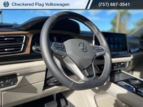 Used 2025 Volkswagen Atlas SE image 20