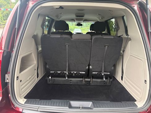Used 2019 Dodge Grand Caravan SE FWD image 11