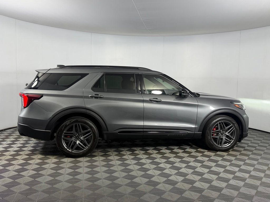 Used 2025 Ford Explorer ST w/ Sun And Sound Package AWD/4WD image 5