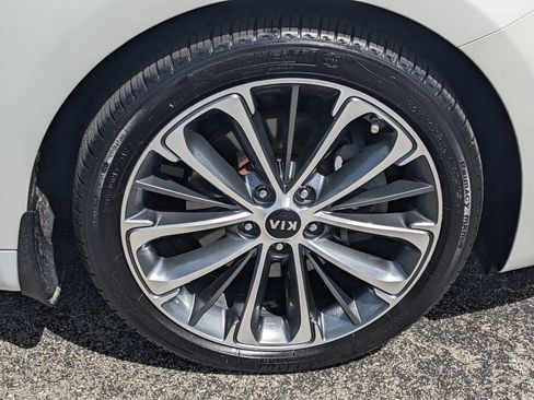 Certified 2019 Kia Cadenza Technology image 15