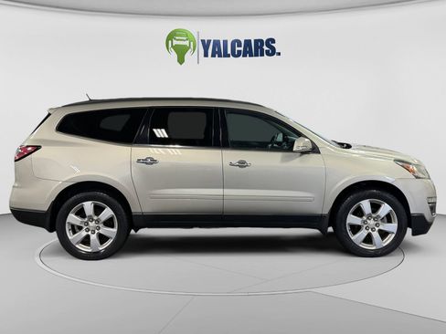 Used 2016 Chevrolet Traverse LT w/ Style and Technology Package FWD image 6