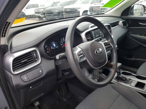 Used 2019 Kia Sorento L image 8