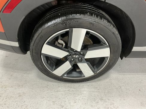 Used 2025 Hyundai Santa Fe Limited AWD/4WD image 5