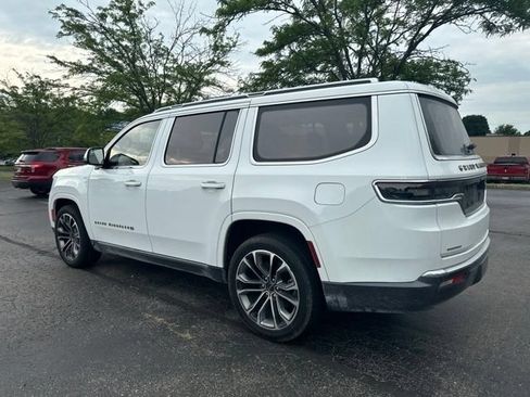 Used 2022 Jeep Grand Wagoneer Series III AWD/4WD image 3