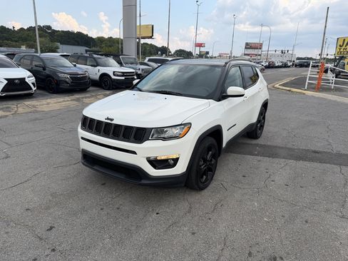 Used 2019 Jeep Compass Latitude FWD image 7