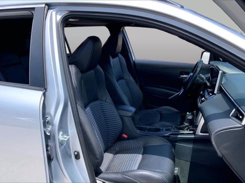 Used 2024 Toyota Corolla Cross AWD Hybrid w/ Convenience Package image 9
