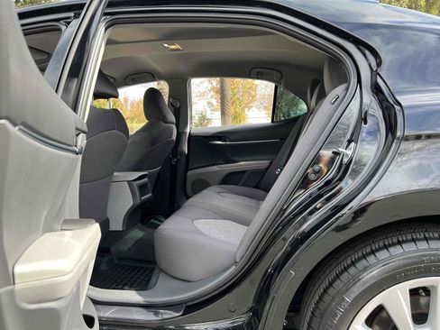 Used 2021 Toyota Camry LE image 27