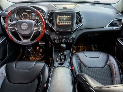 Used 2019 Jeep Cherokee Latitude Plus w/ Comfort/Convenience Group image 16