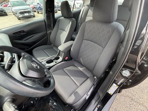 Used 2025 Toyota Corolla LE image 34