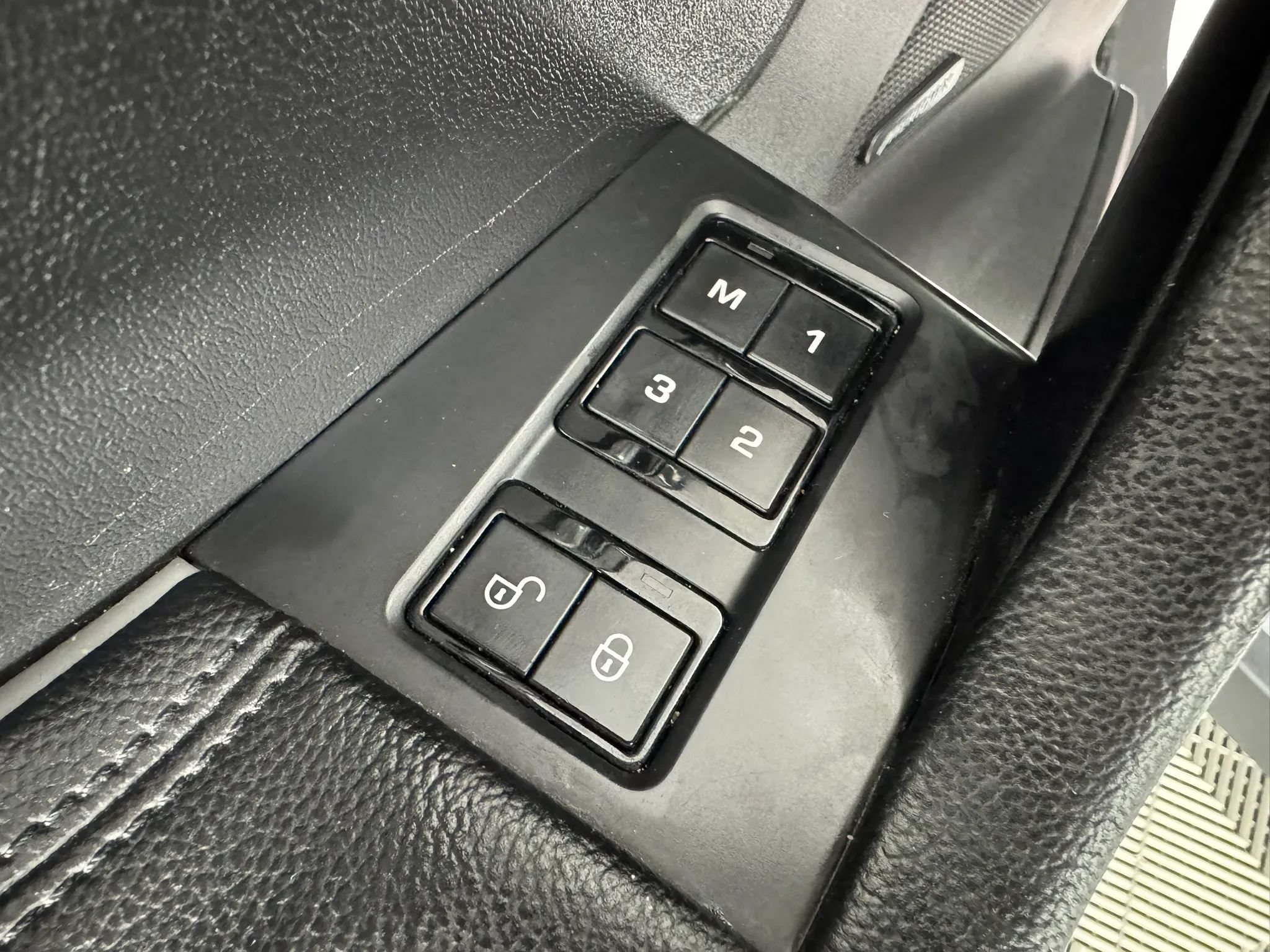 Used 2017 Jaguar F-PACE Premium AWD/4WD image 39