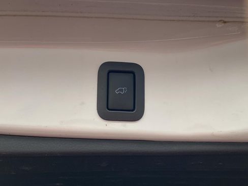 Used 2017 Toyota Highlander XLE AWD/4WD image 17