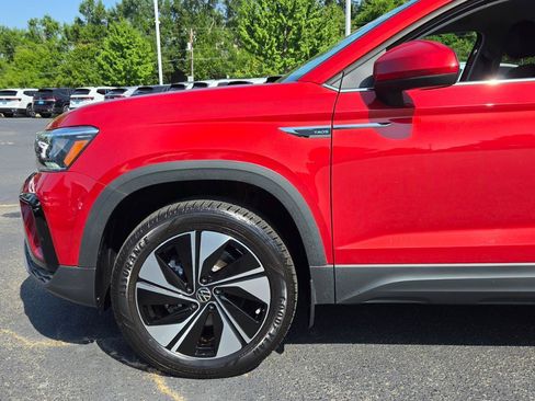 Certified 2024 Volkswagen Taos SE AWD/4WD image 10