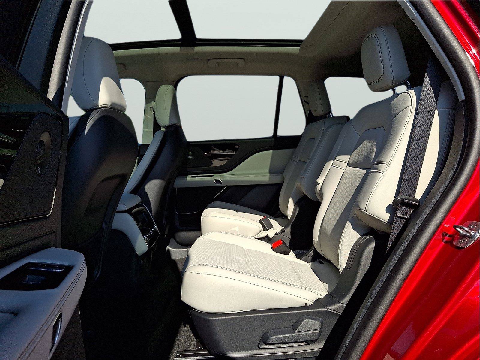 New 2026 Lincoln Aviator AWD image 5