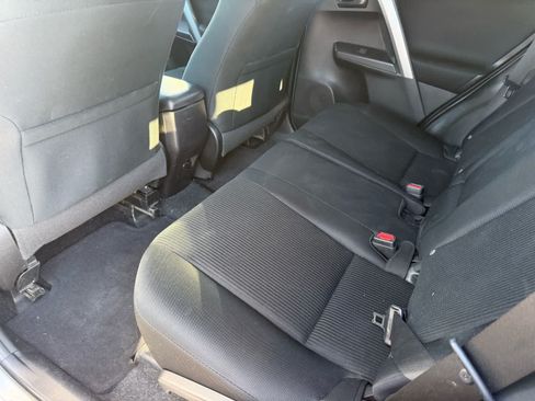 Used 2018 Toyota RAV4 LE FWD image 12