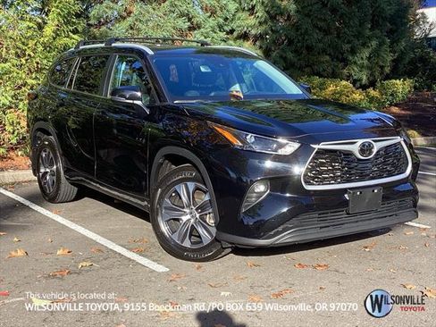 Certified 2024 Toyota Highlander XLE image 1