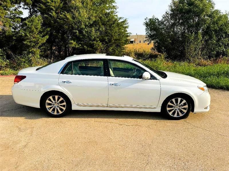 Used 2011 Toyota Avalon Limited FWD image 4