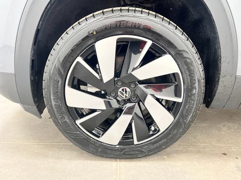 Used 2024 Volkswagen Atlas Cross Sport SEL AWD/4WD image 30