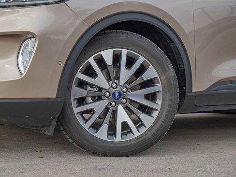 Used 2020 Ford Escape Titanium image 2