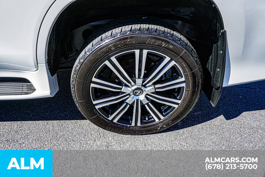 Used 2019 Lexus LX 570 4WD w/ Luxury Package image 16