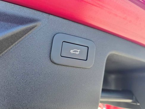 Used 2023 Land Rover Discovery Sport SE image 18