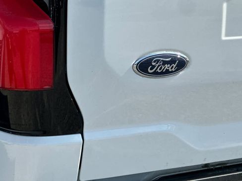 Used 2022 Ford F150 Lightning Lariat image 35