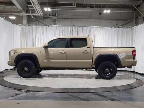 Used 2019 Toyota Tacoma SR5 image 11