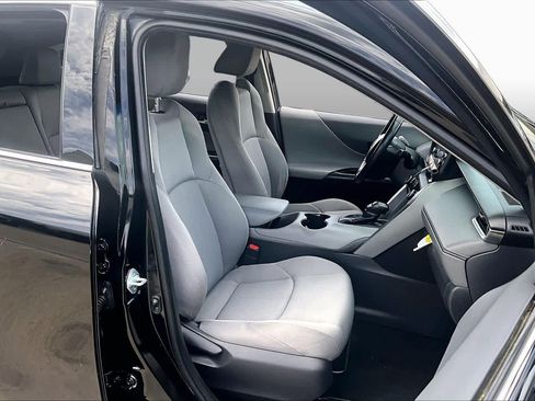 Used 2021 Toyota Venza LE AWD/4WD image 9
