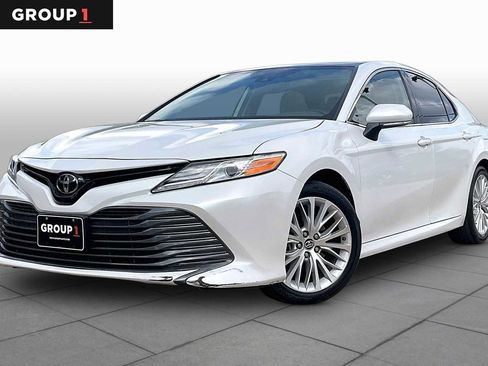 Used 2020 Toyota Camry XLE image 1
